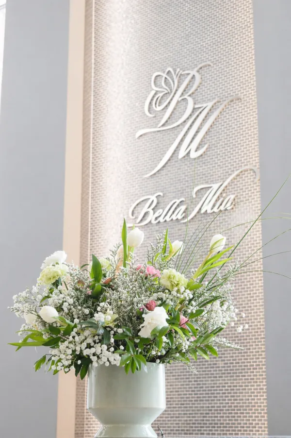 Bella Mia signage with flowers